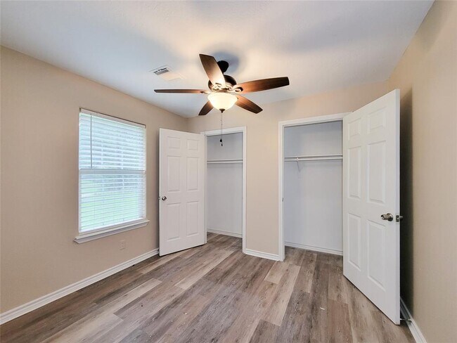 Building Photo - 12700 Royal Green Dr