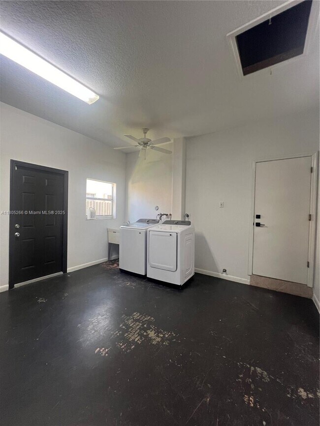 Building Photo - 2682 SW 139th Pl