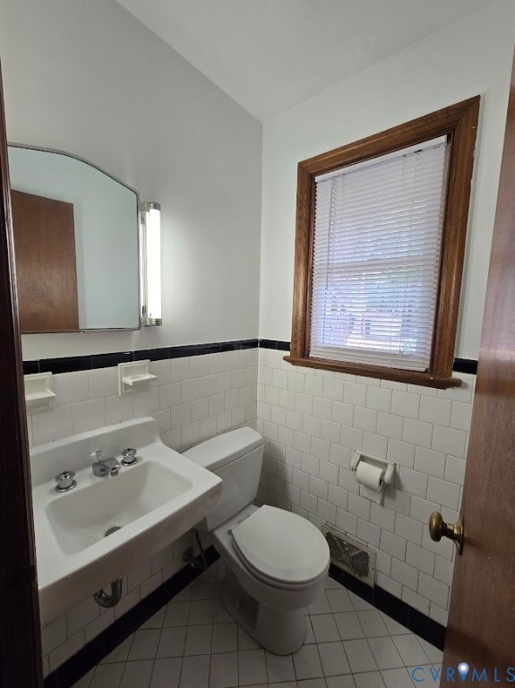 Building Photo - 2813 Clarendon Dr