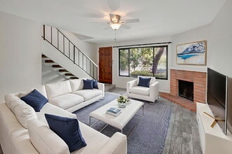 Building Photo - Stunning Bay Ho Townhome with Resort-Style...