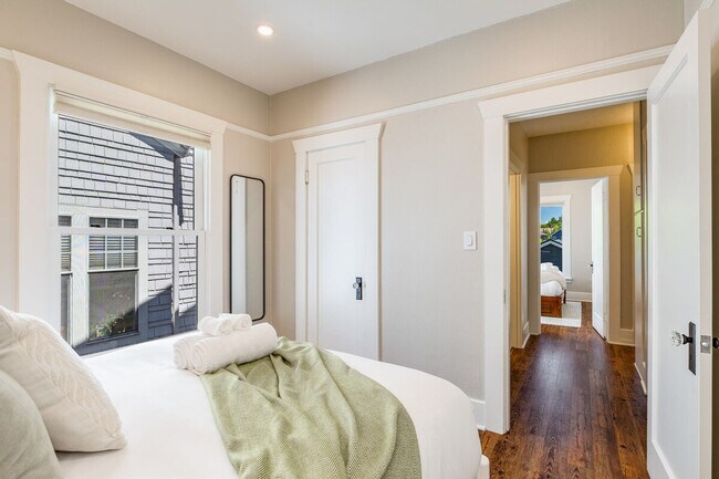 Building Photo - 1706 Warren Ave N