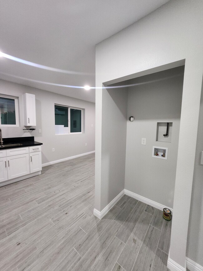 Building Photo - 7415 Laurel Ave