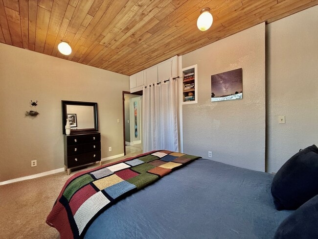 Building Photo - Distinguished 4 bed, 2 bath Bungalow in the Old North End