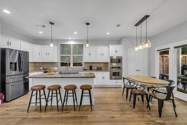 Building Photo - 211 Maple Path Pl