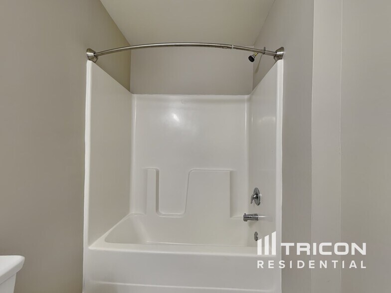 Building Photo - 419 Renown Ct