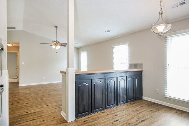Building Photo - 3242 Hawick Commons Dr