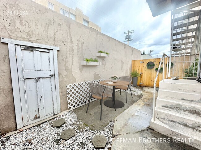 Building Photo - 1207 S La Cienega Blvd