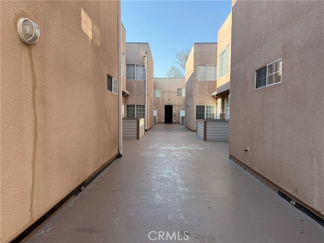 Building Photo - 5620 Yolanda Ave