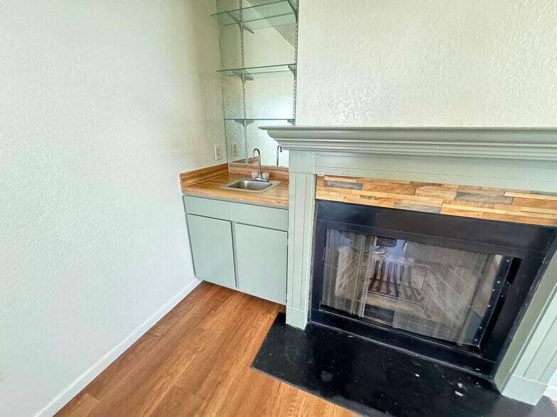 Building Photo - 2515 Bermuda Dr