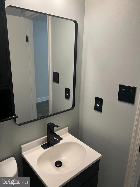 Building Photo - 2021 Chadwick Terrace