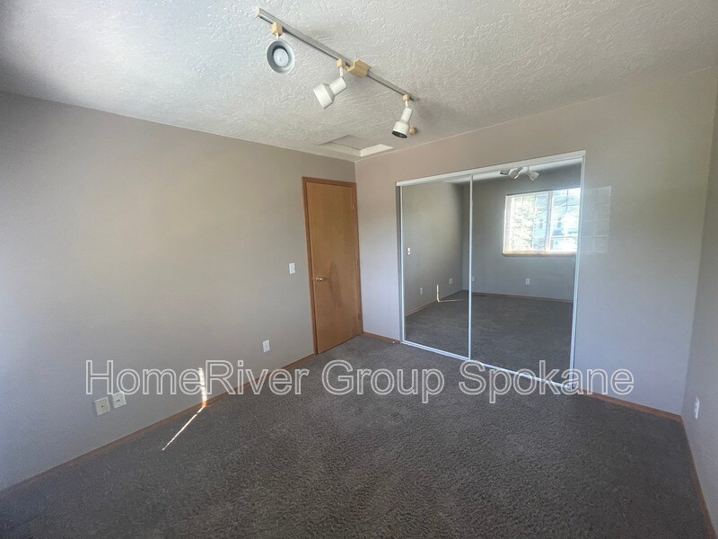 Building Photo - 23209 E Maxwell Ave