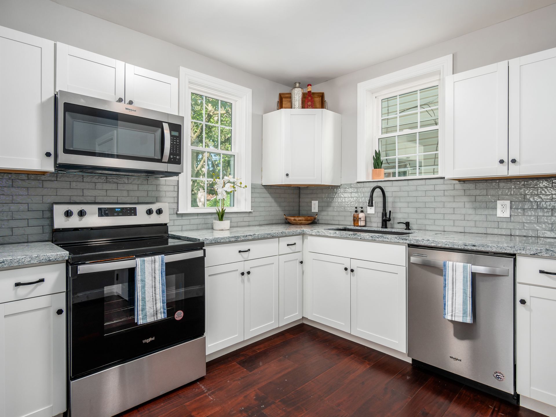 Kitchen - 137 S Hague Ave