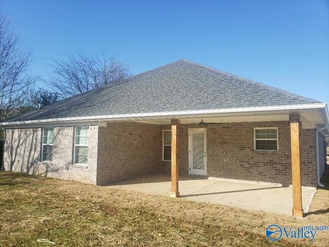 Building Photo - 300 Stone Hill Dr