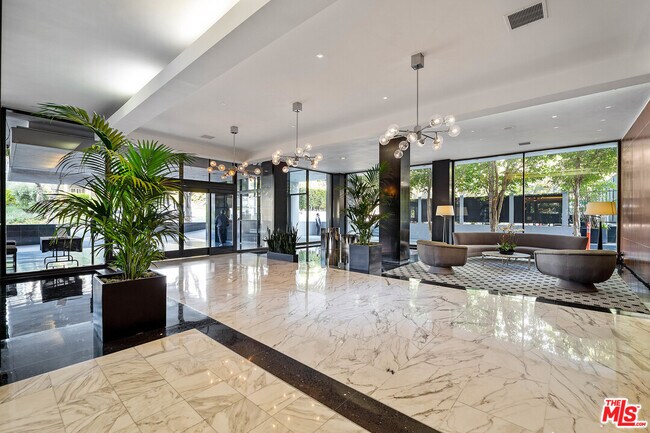Building Photo - 1100 Alta Loma Rd