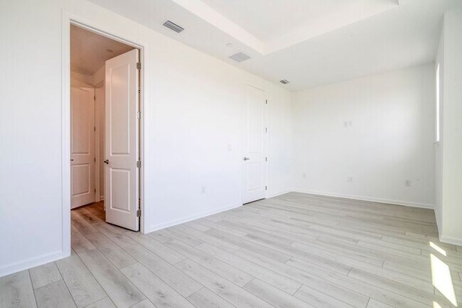 Building Photo - Modern 3-Bedroom 3.5-Bath Townhome with EV Charger, Smart Home Features, 2-Car Garage & Resort-St...