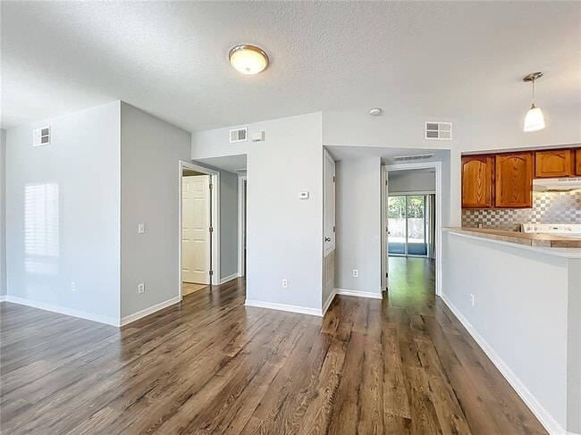 Building Photo - 3101 E Washington St