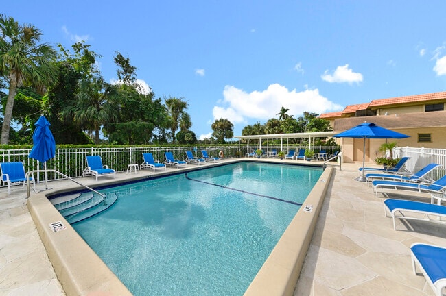 Building Photo - 250 Jacaranda Dr