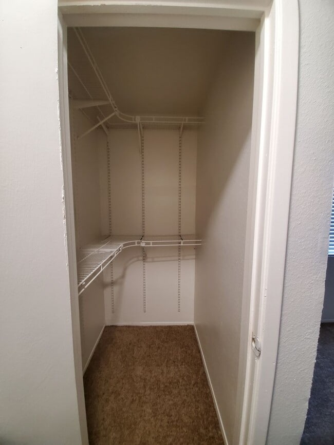 Building Photo - 2 Bedroom 2 Bath - 1 story Townhome - Shadow Mountain