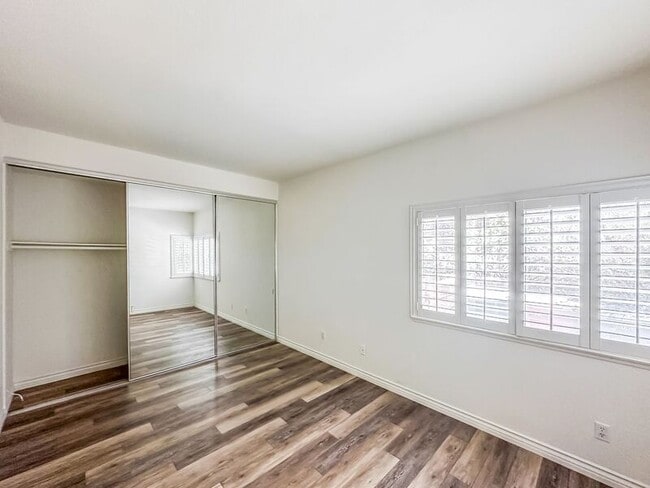 Building Photo - 32971 N Peak Dr