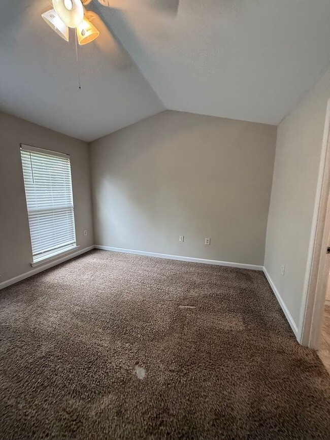 Building Photo - 15-1527 Kisling