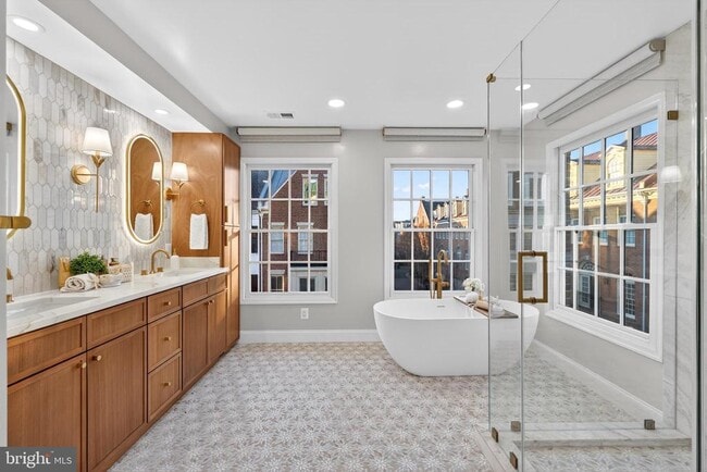 Building Photo - 700 Kahn Pl