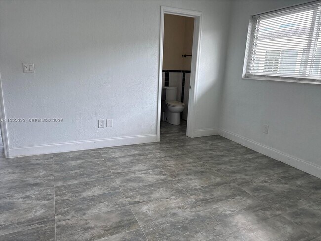 Building Photo - 3681 NE 170th St