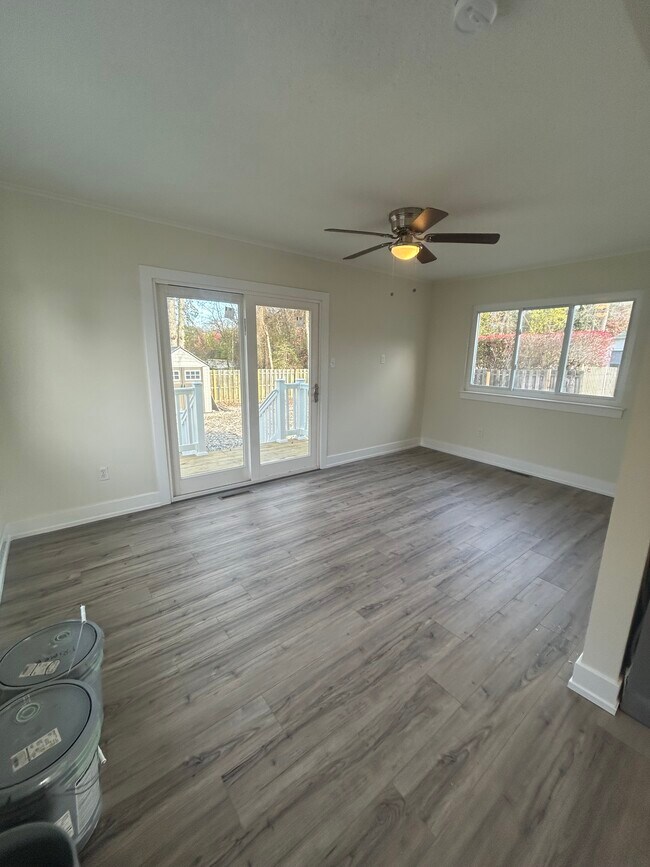 Building Photo - 820 Jane Dr