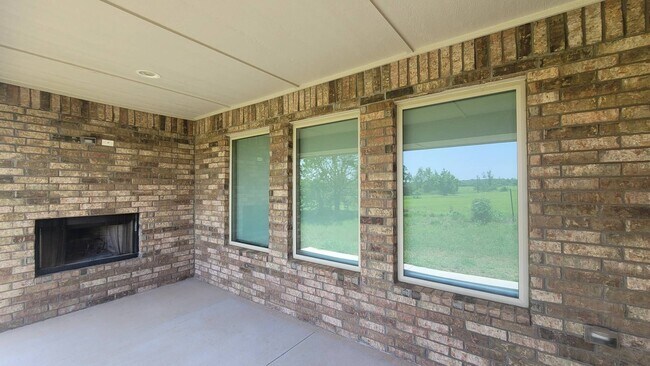 Building Photo - Very Beautiful 4 Bedroom Home in Mustang Schools