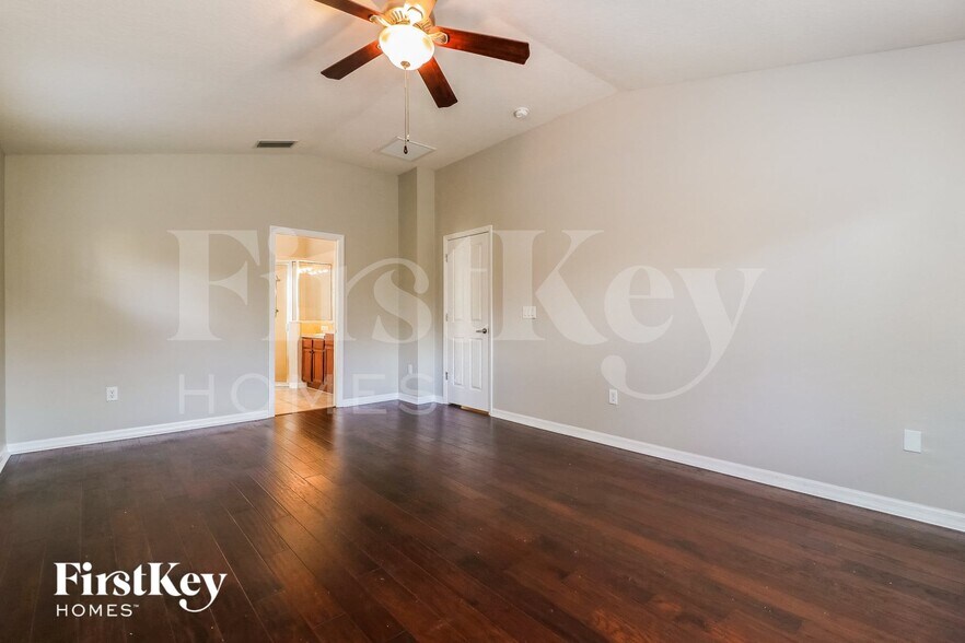 Building Photo - 6201 Gannetdale Dr