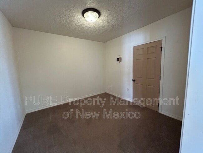 Building Photo - 2104 Smith Ln