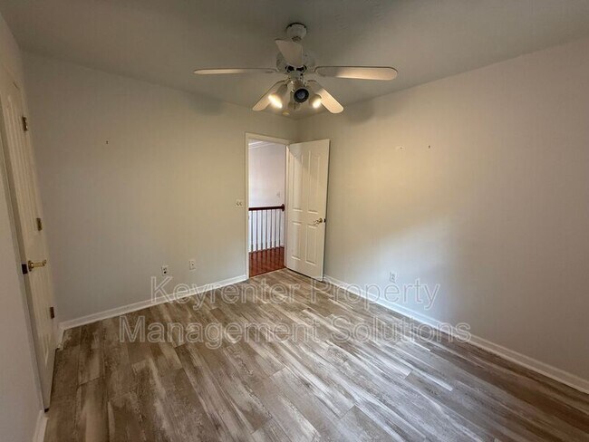 Building Photo - 104 Buckingham Pl