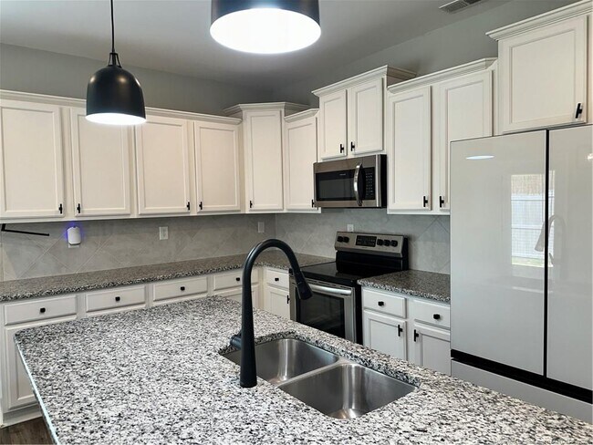 Building Photo - 137 Ledford Ave