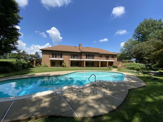Building Photo - 11225 N Club Dr