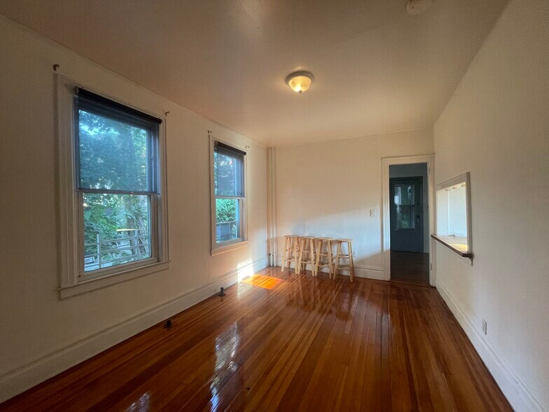 Building Photo - 5758 Mosholu Ave