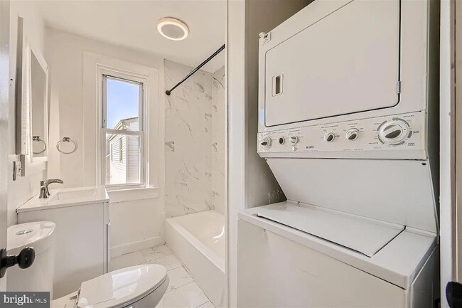 Building Photo - 3101 Gibbons Ave