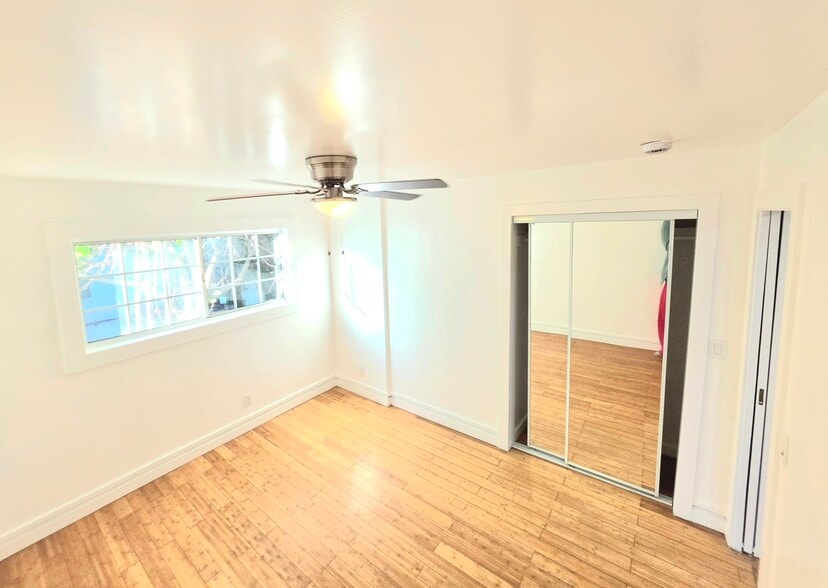Building Photo - 1361 W Vernon Ave