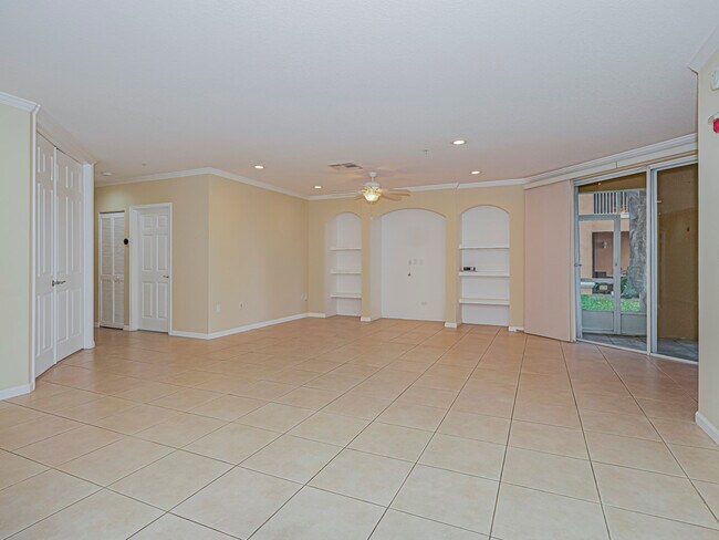 Building Photo - 5045 Fairways Cir