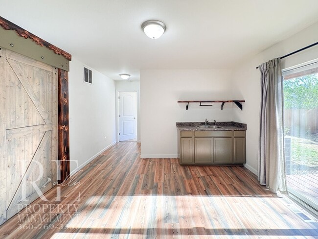 Building Photo - 4250 SE Horsehead Way