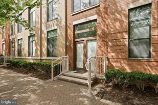Building Photo - 1201 N Garfield St