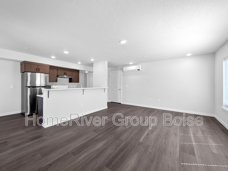 Building Photo - 857 E Travel Ln