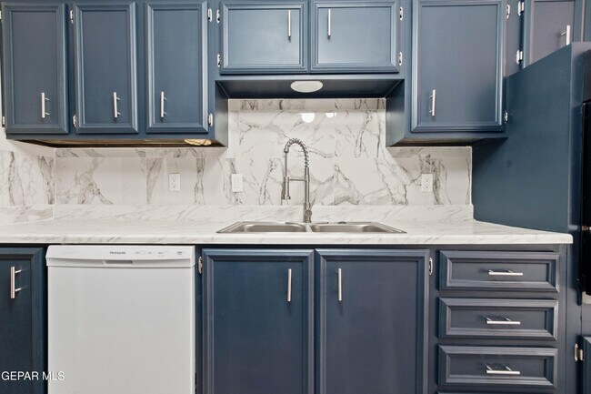 Building Photo - 200 S Maryland St