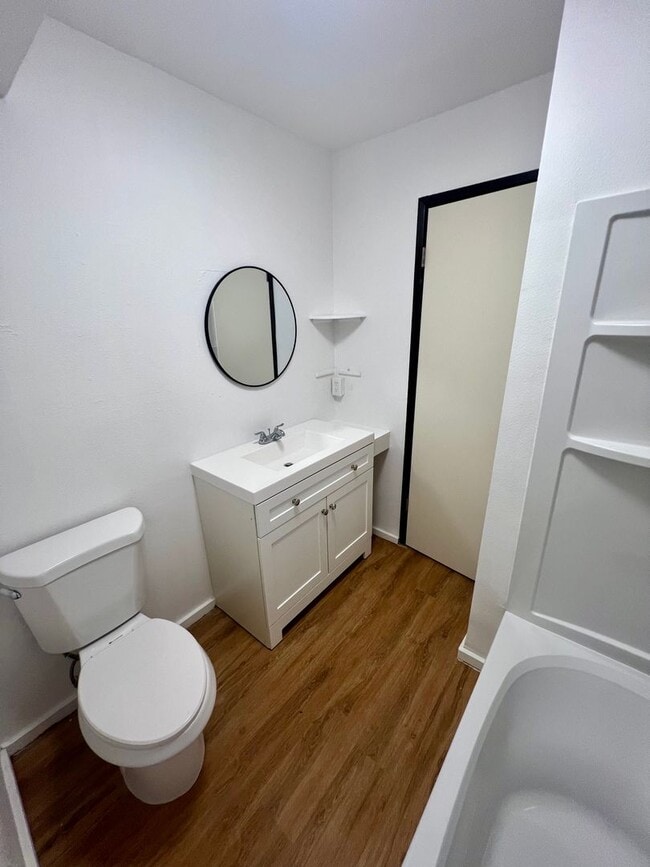 Building Photo - 2 Bedroom, 1 Bath Condo- Hilo Terrace