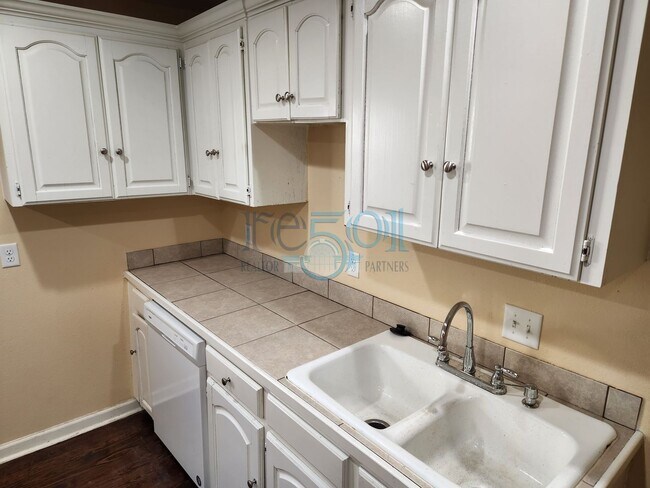 Building Photo - Great Family Home!  4BR 2 BA