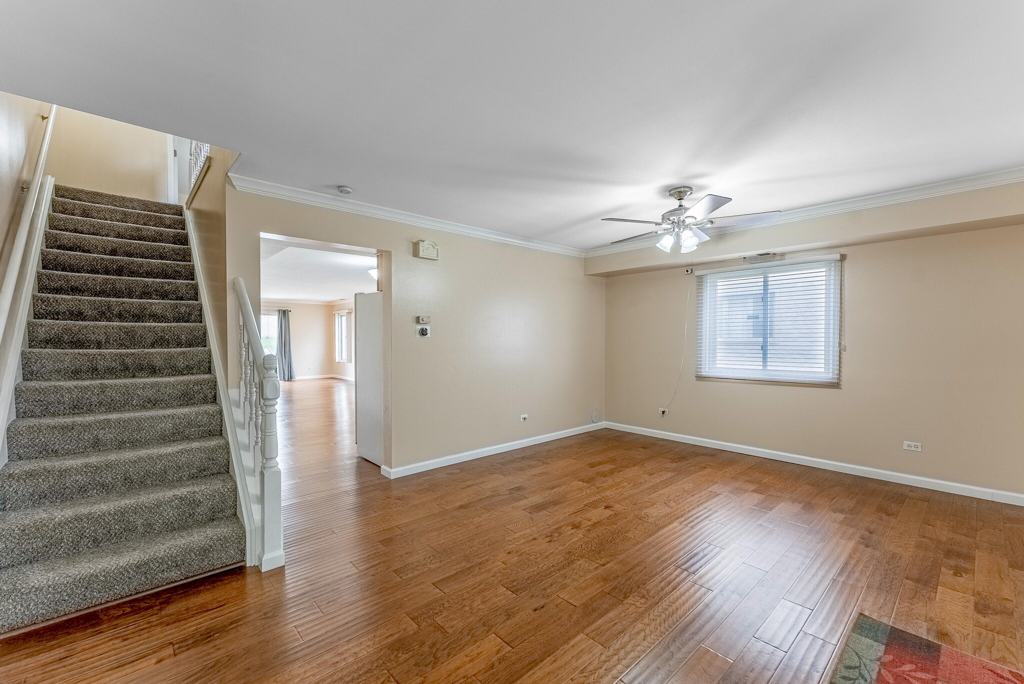 Building Photo - 305 Creekside Dr