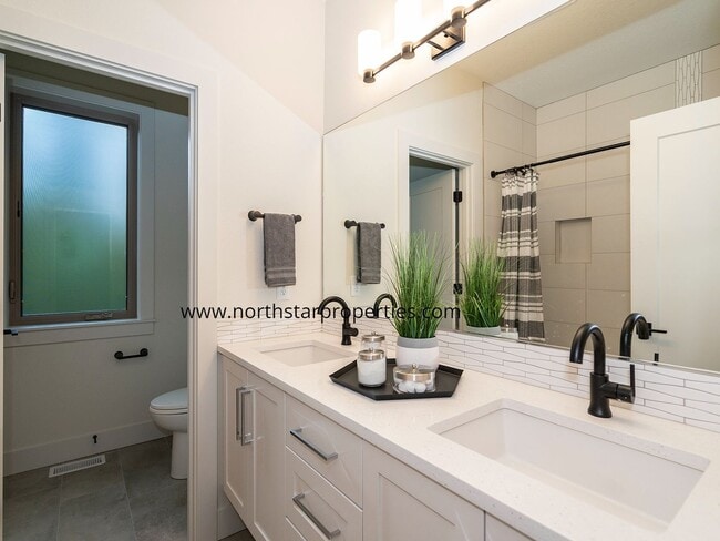 Building Photo - Tranquil Elevated Design in Tigard