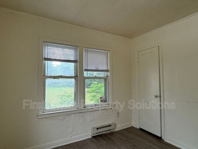 Building Photo - 1904 NE 25th St