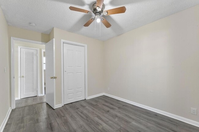 Building Photo - 1340 W 35th St