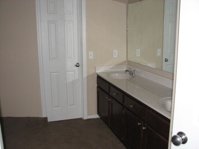 Building Photo - 2680 Moonlite Dr