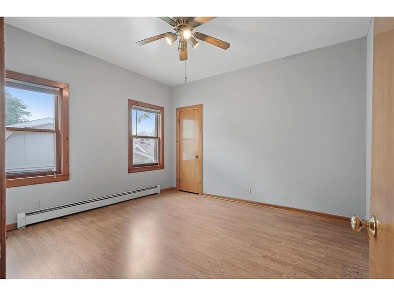 Building Photo - 216 Belvidere St E