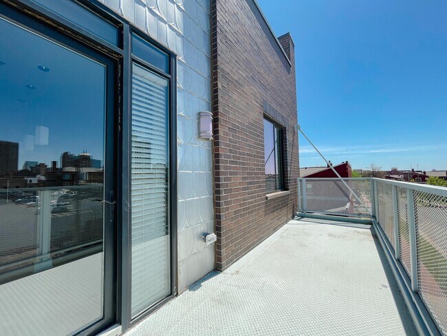 Building Photo - 444 N Central Ave